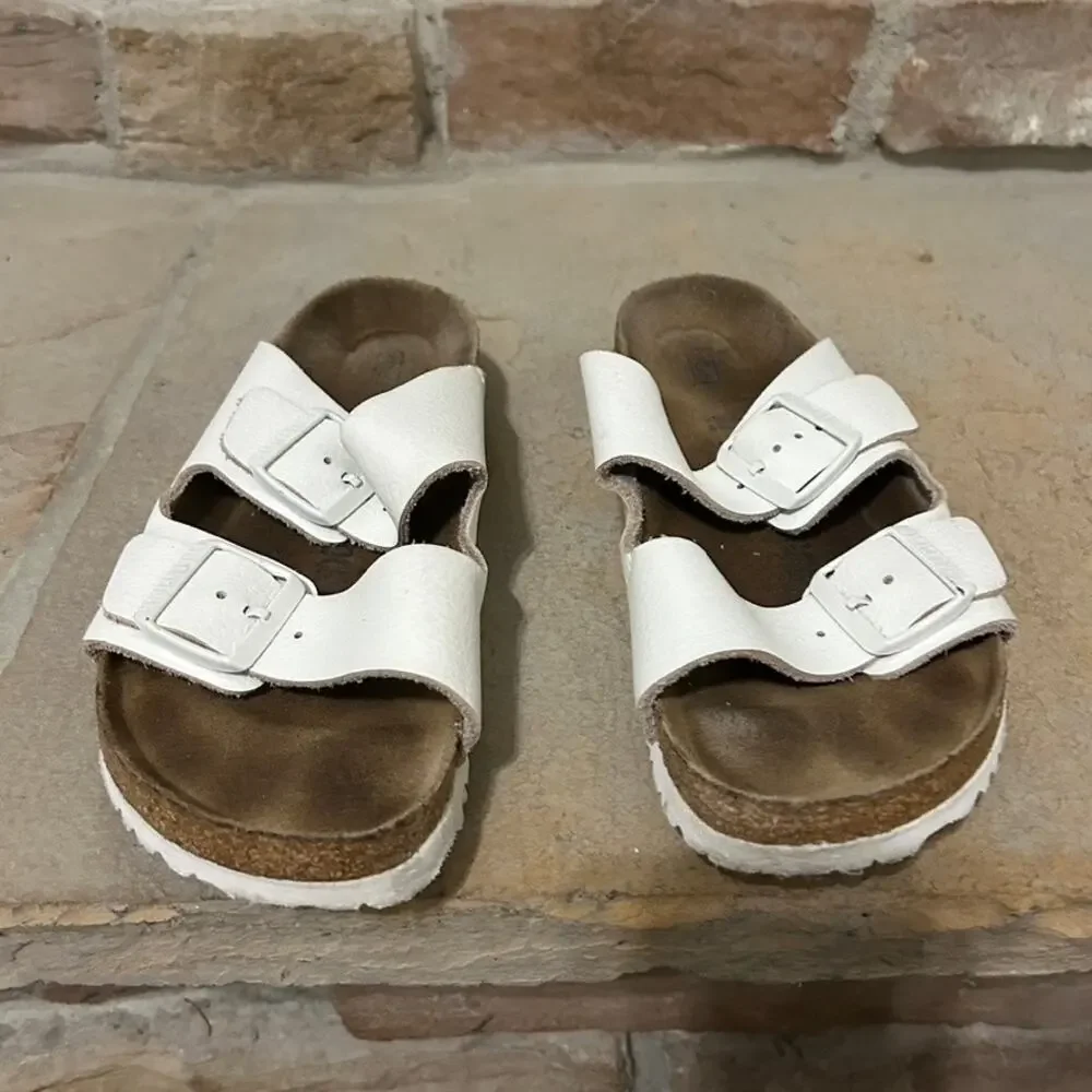 Birkenstock Arizona White Two-Strap Sandals Size 41 10-10.5 Boho Minimalist